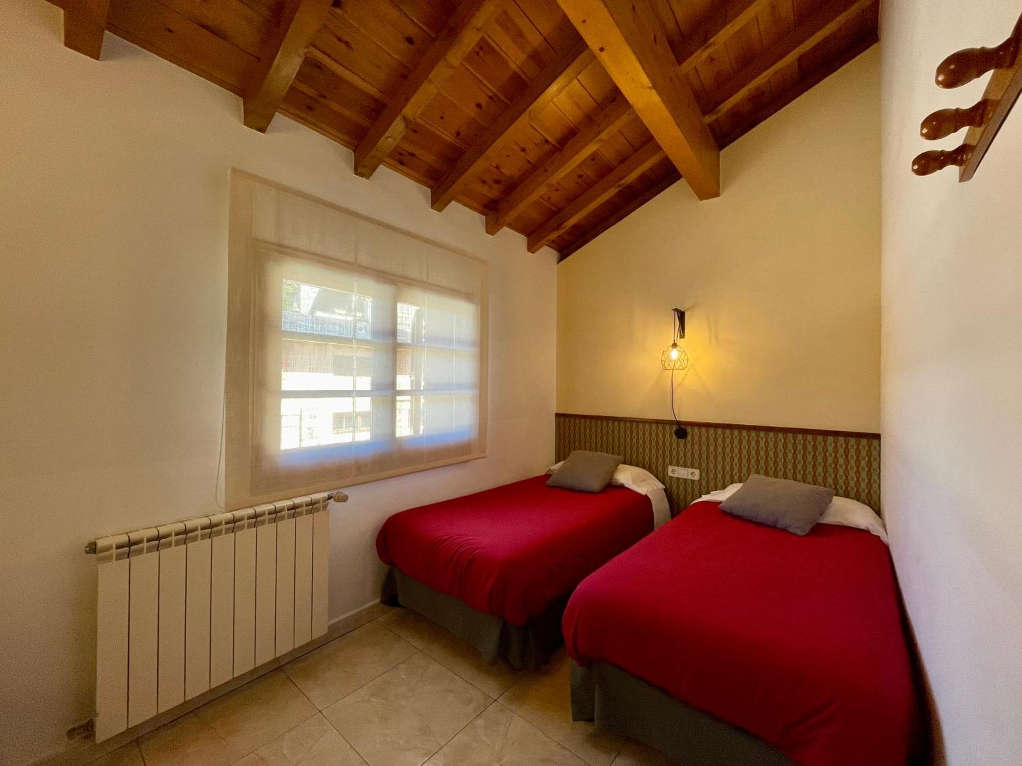 Aparthotel Les Corts Llivia Exterior photo